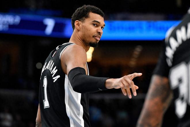 “湖人俠”再度發力！馬刺一忍再忍苦吞逆轉 文班30+5有力無處使