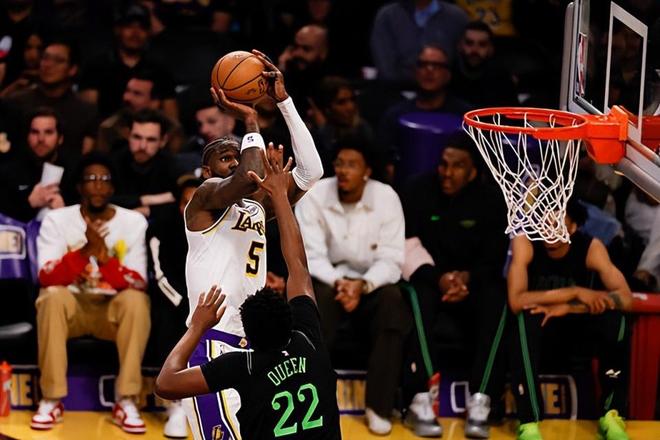 又一次打出20+兩雙數據，湖人內線新援的作用真是太突出了？