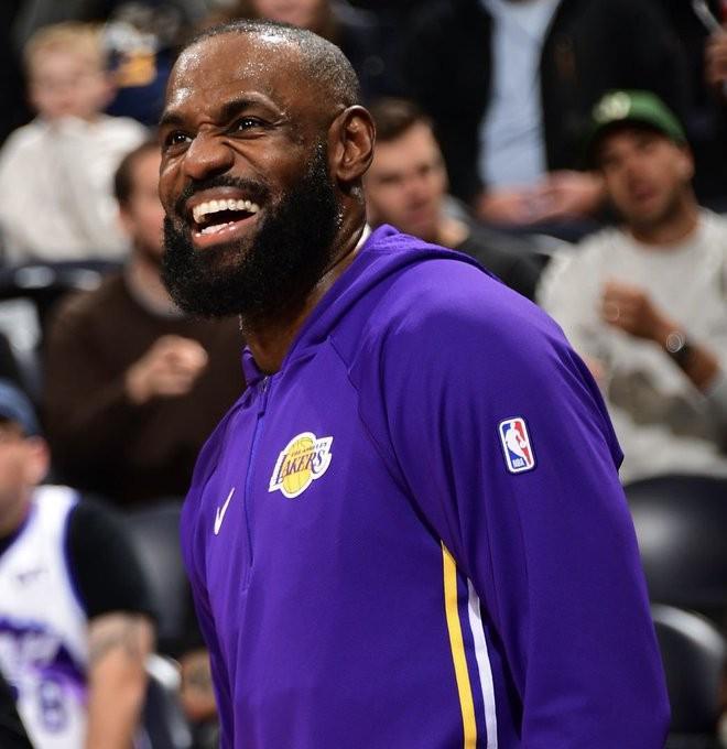 記者：詹姆斯復出后將湖人的快攻水平從倒數后5提升到正數前5