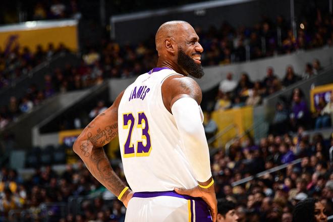 12勝0負，湖人保不敗金身！一口氣獲5大喜訊：老詹爆發(fā)77聯(lián)盟第一