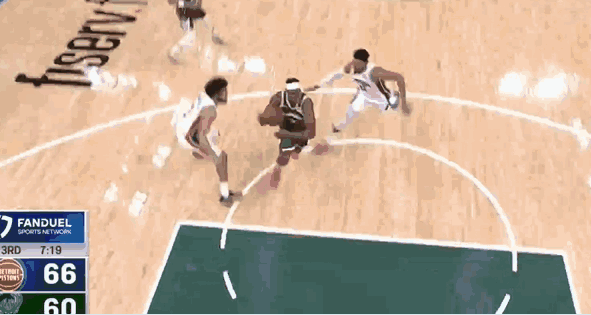 一圖流|炸裂！中鋒運球死亡隔扣！力劈華山！