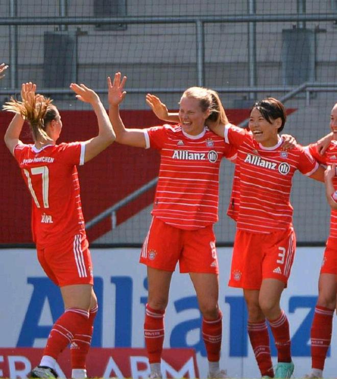 女足欧冠联赛阶段第3轮拜仁慕尼黑3-2逆转击败卫冕冠军阿森纳