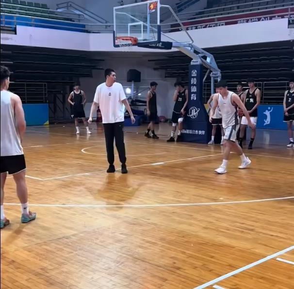 上岗了！广东功勋球员完成身份转变 未来或接班杜锋