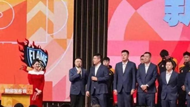 山西队签约黑根斯，上赛季在新疆场均仅7分；广东三冠射手被放弃