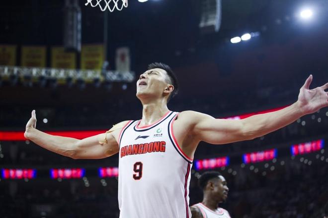 易建联获称赞！男篮国手：他肯定是CBA历史最佳，风波1年仍未复出