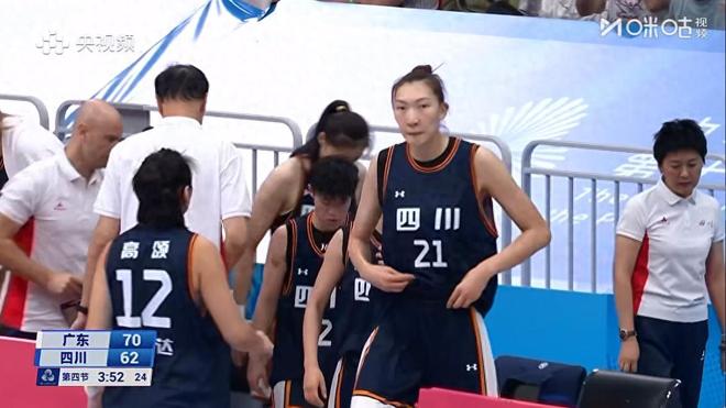 付政浩：潛規(guī)則橫行讓四川女籃老板寒心，球迷：26中6也怪裁判？