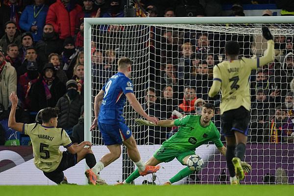 歐冠：阿勞霍染紅 切爾西3比0巴塞羅那