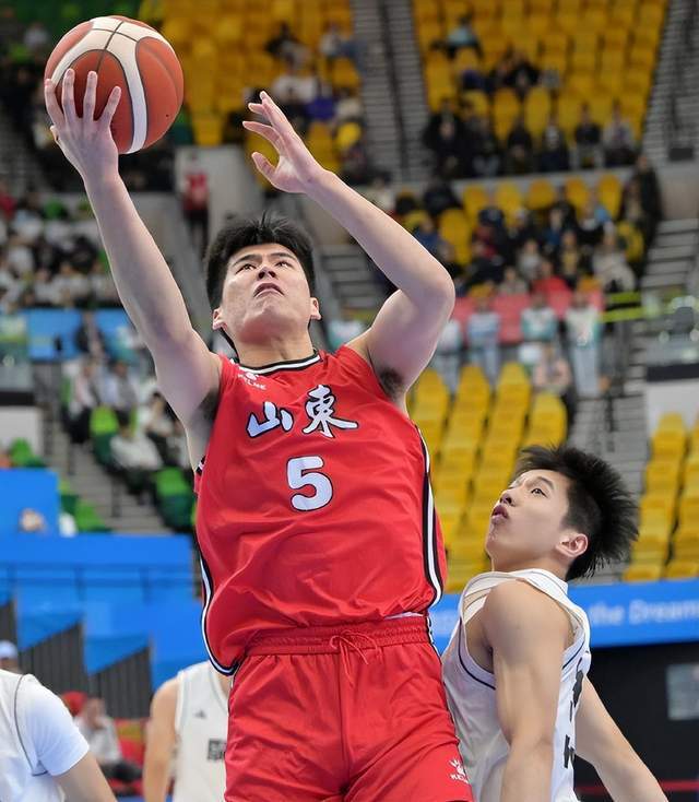 山東19歲小伙爆發(fā)，獨砍36分，率廣東狂贏42分，有望被杜鋒重用