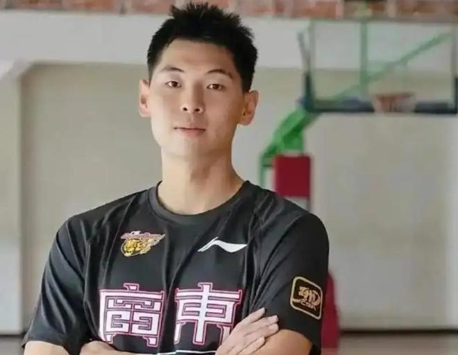 廣東隊(duì)完成CBA體測(cè)，崔永熙摸高3米44，徐杰負(fù)重深蹲數(shù)據(jù)亮眼