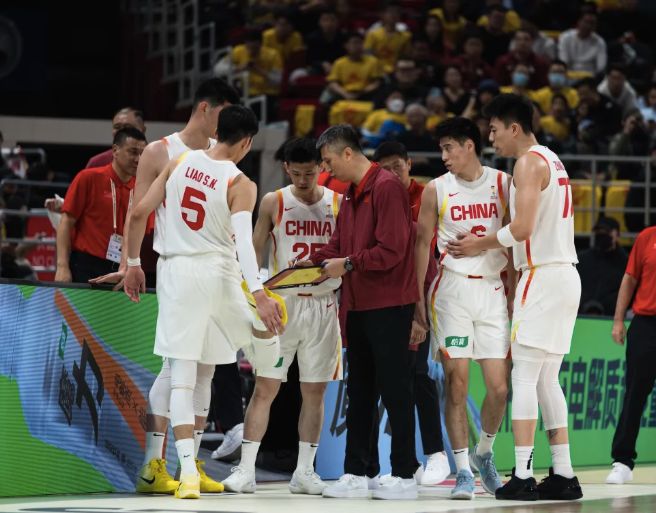 4分惜敗！中國男籃險造大逆轉：張鎮麟20分，胡明軒5中0僅2分