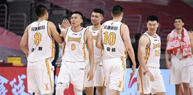 CBA大黑馬9天閃電解約國手大外，新援火速補位，沖擊前八仍然很懸