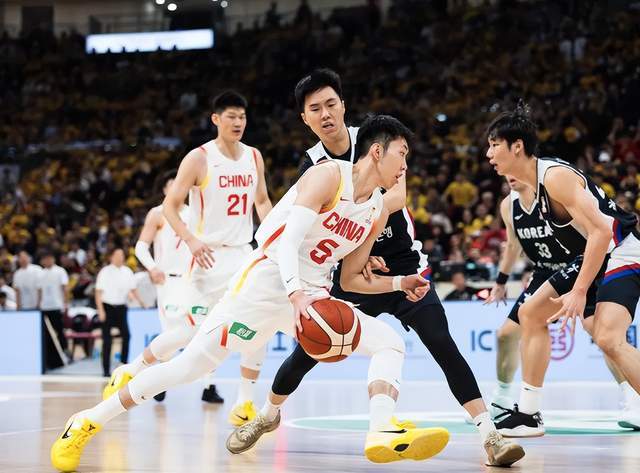 瘋狂18-2成遮羞布！中國(guó)男籃一數(shù)據(jù)被完爆，韓國(guó)全隊(duì)狂歡慶祝