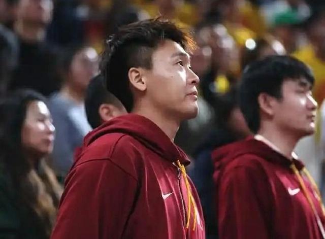 男籃世預(yù)賽｜中國(guó)男籃帶13名球員赴韓國(guó) 趙睿隨隊(duì)出征