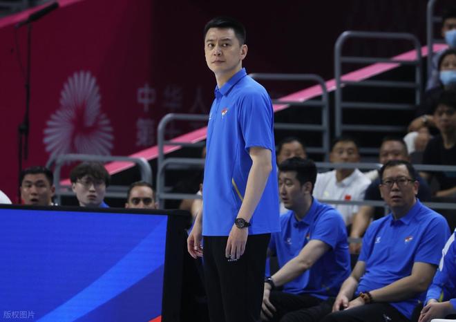 遼寧男籃走向衰敗了？新賽季沖冠徹底沒戲，楊鳴：先進季后賽吧！