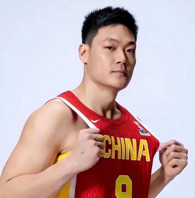 男篮集训5人离队！张宁+焦泊乔等球员回归俱乐部备战新赛季！