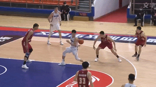 上腳撞人+賽場(chǎng)飆血，北京男籃一打浙江男籃就“上頭”不止一次了