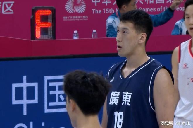 19投硬砸40分！廣東迎來“加強版杜潤旺”，這可是杜鋒的鋒線答案