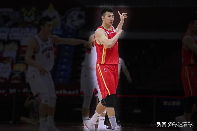 重傷歸來的鄒雨宸一人打爆對(duì)手三大內(nèi)線，中國(guó)男籃內(nèi)線硬漢回來了