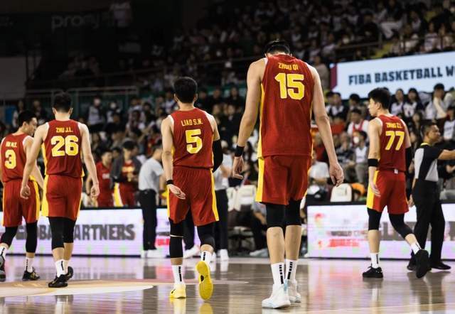 沒有王俊杰和趙睿的中國男籃，徹底淪為一盤散沙！