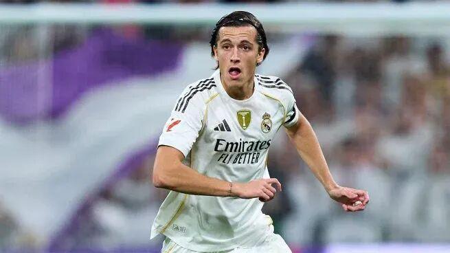 皇馬盯上德甲左后衛(wèi)！轉(zhuǎn)會(huì)費(fèi)高達(dá)7000萬(wàn) 兩大廢柴面臨離隊(duì)