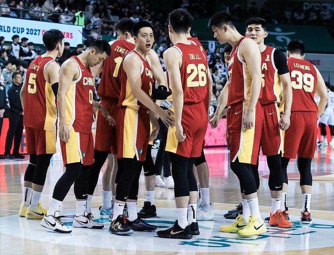 中國男籃慘敗揪出最大毒瘤！他上場23分鐘，投籃8中0，打的太差了