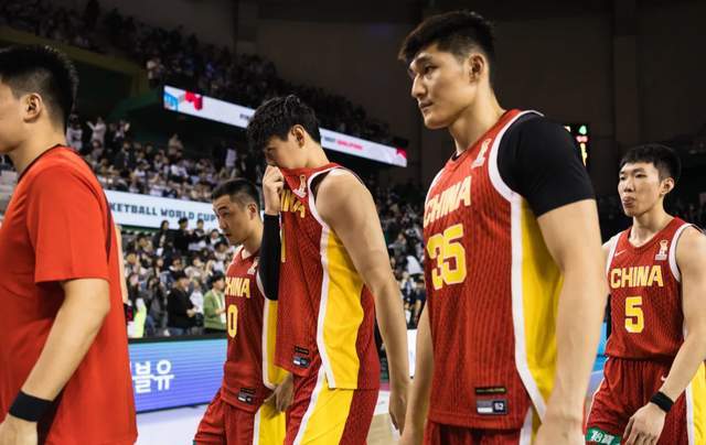 該辭職的辭職！媒體人怒了，不點(diǎn)名懟郭士強(qiáng)，給中國(guó)男籃指明方向