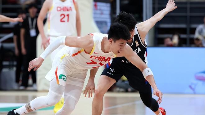 場(chǎng)均26.5分打破三分記錄，兩度擊敗國(guó)籃的李賢重，究竟什么來(lái)頭？