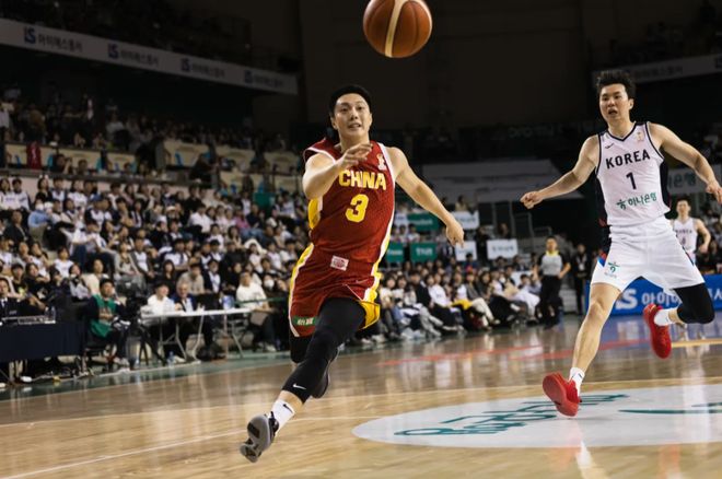 胡明軒竟成韓媒慶祝勝利背景板 他為何與亞洲杯表現(xiàn)迥異？