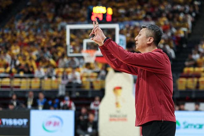 中國男籃兩連敗1天后就地解散，郭士強(qiáng)回京復(fù)命，或開啟球員清洗