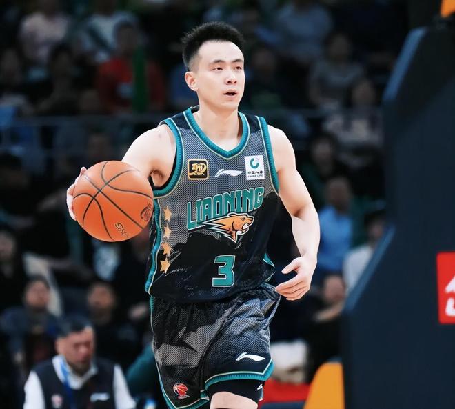 難怪楊鳴只定季后賽！無繼偉狂失誤，外援配置拉胯，各位置無優(yōu)勢(shì)