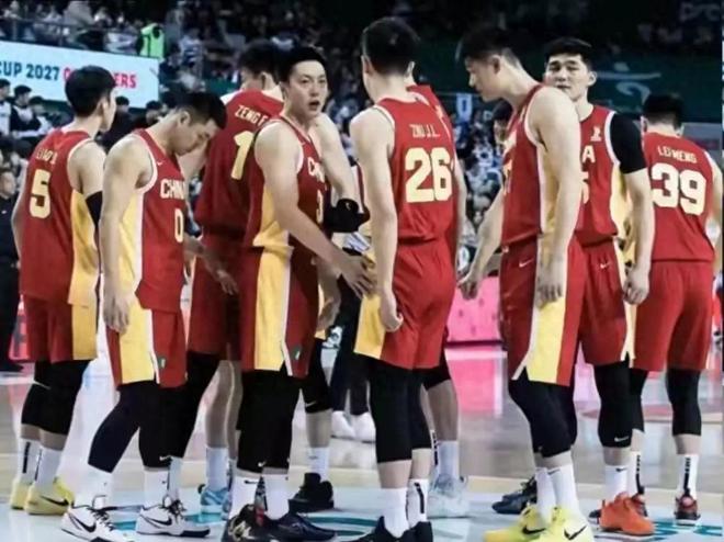 中國男籃或?qū)⒂瓉泶髶Q血！以下這5名球員，應(yīng)該被永遠(yuǎn)除名！