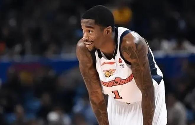 薩姆納首秀15+3+3，奎因三分球10中6，廣東宏遠大勝龍獅隊