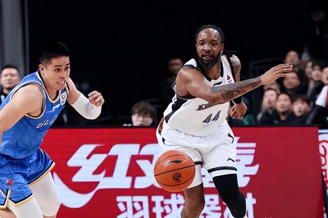 2+3=6？京辽大战，技术台都出面提示了，怎么让陈盈骏罚球6次