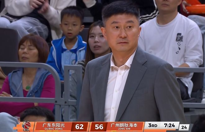 CBA疯狂一夜！徐杰创纪录广东3分险胜广州，上海大胜江苏