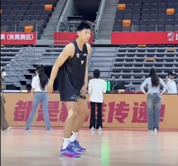 今晚复出？崔永熙赛前积极热身 或真出战广东德比