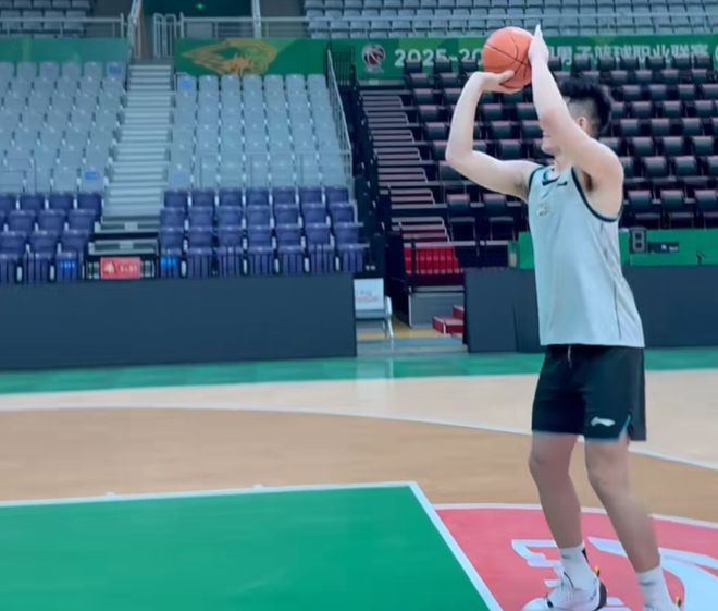 張陳治鋒真自律！獨自加練罰球+拋投，已逐漸鞏固內線輪換！