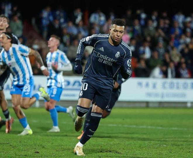 足坛一夜动态：巴黎6冠王比肩巴萨拜仁，曼城6连胜，皇马赢球丢人