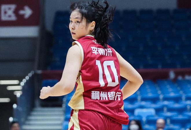 轟26+10！中國女籃19歲1米82前鋒崛起：宮魯鳴用她當李夢替身？