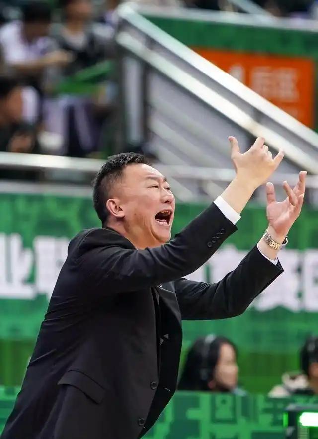 防守為王體系制勝：從青島崛起看劉維偉的籃球哲學與浙江衰落之痛