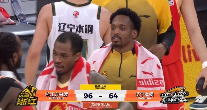 32分慘案夜，遼寧球員個個垂頭喪氣，為何楊鳴卻和王博有說有笑？