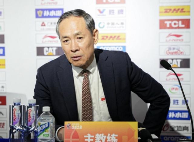 許利民：曾凡博手續進度如何還不清楚，球隊一直在物色新外援