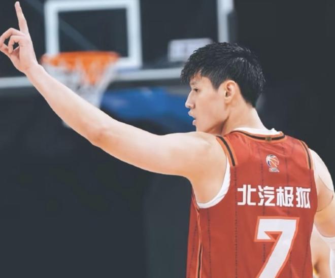 今晚仍將缺席，北青：曾凡博有望在下一輪對陣廣東比賽中登場