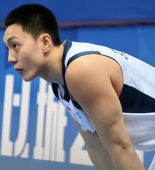 杜鋒內(nèi)涵胡明軒？五戰(zhàn)45中12各種浪費機會 拿600萬頂薪遠遜徐杰