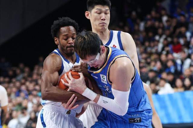 北京主場迎戰廣東拒絕連敗！曾凡博迎來賽季首秀，杜鋒斗法許利民