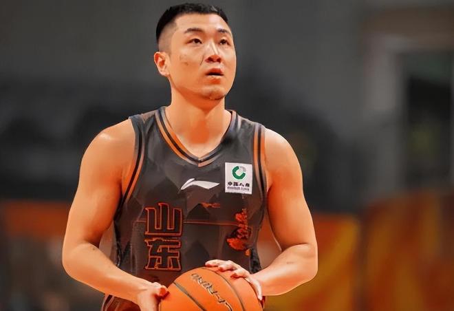 高詩巖不上，山東男籃攻防兩端都流暢多了，球迷：邱彪想明白了吧