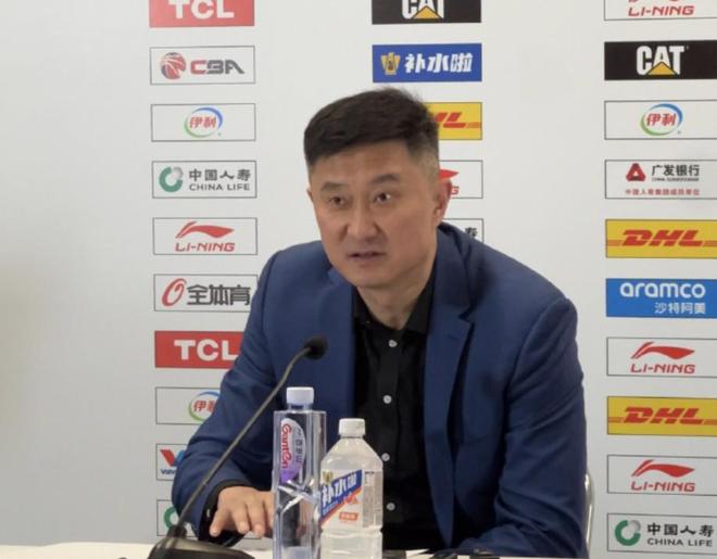 杜鋒：徐杰已前往醫院拍片檢查；我與曾凡博互相喜歡愿他遠離傷病