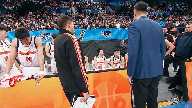 徐杰重傷！廣東31分慘敗！CBA冠軍預演：杜鋒郁悶，曾凡博驚艷1戰