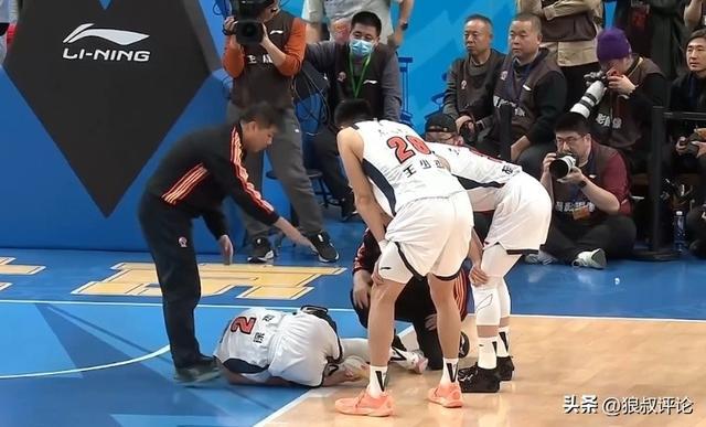 虛驚一場！徐杰傷情拍片結果：骨頭和韌帶都沒事，只是硬傷