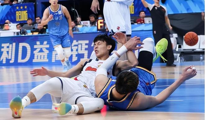 徐杰的傷勢，經檢查沒有大問題，還回復球迷說：下場繼續打！