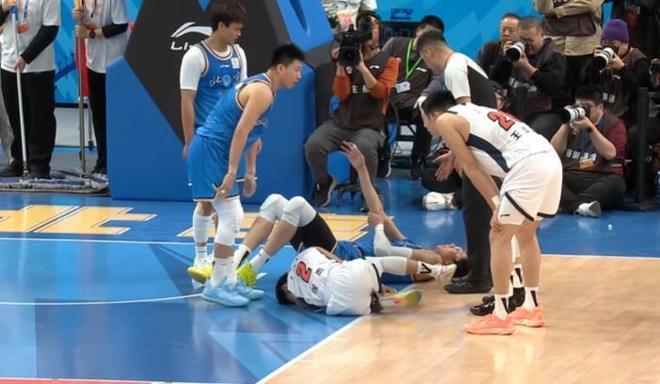 傷兵滿營！徐杰傷病情況曝光 走路一瘸一拐 杜鋒無奈調整陣容